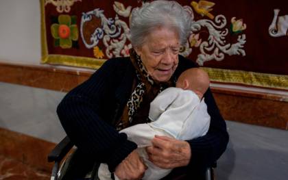 Los nuevos ‘bebés’ que ayudan a los abuelos