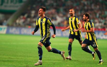 Elif Elmas durante un partido con su actual club, el Fenerbahçe. / Twitter @Fenerbahce