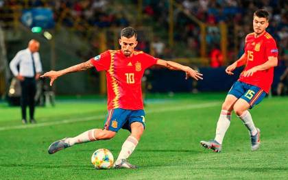 Dani Ceballos en el estreno de España en el Campeonato Europeo Sub-21 ante Italia. / EFE