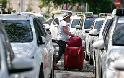 Un centenar de taxistas de Sevilla, sancionados por boicotear el Sicab con una protesta