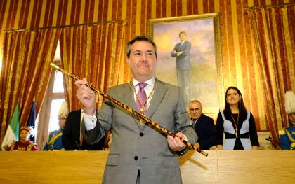Espadas revalida mandato en Sevilla y vuelve a gobernar en solitario