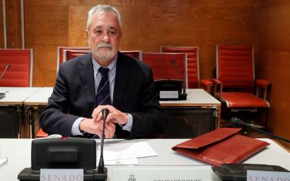 José Antonio Griñán durante su comparecencia ante la Comisión de Financiación de los Partidos Políticos, este jueves en el Senado. / EFE