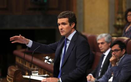 Casado avisa a Sánchez de que hay «luces de alarma» en la economía española