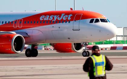 Un avión de EasyJet. / EFE - A.Carrasco Ragel.