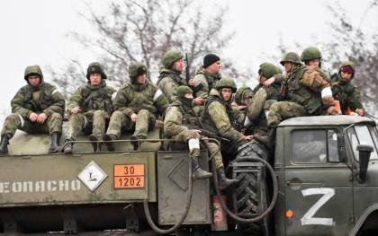 Rusia reconoce casi 500 militares muertos en Ucrania