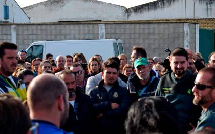 Cientos de vecinos buscan al vecino desaparecido en Marchena