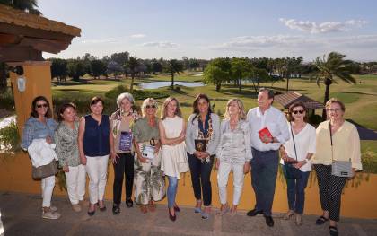 La escritora sevillana Cristina Martín Jiménez habló de Bilderberg en el Real Club de Golf 