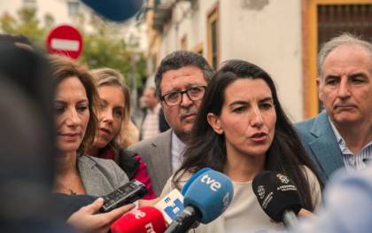 La presidenta de Vox Madrid, Rocío Monasterio, junto al líder de VOX en Andalucía, Francisco Serrano.