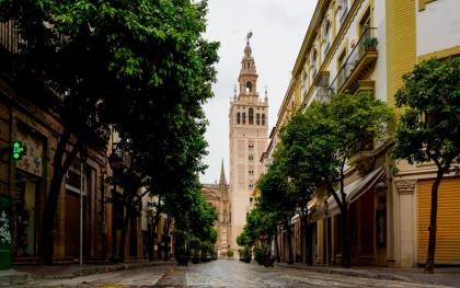 Sevilla fija sus servicios esenciales