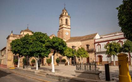 Antiguas Casas Consistoriales, hoy Ayuntamiento, en la plaza de España de Lora del Río (Foto: Turismo de Lora del Río)