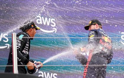 Verstappen, más líder tras ganar en Barcelona; Sainz quinto y Alonso, séptimo