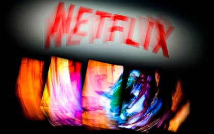 Logotipo de Netflix en una pantalla. EFE
