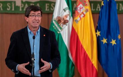 El líder de Ciudadanos, Juan Marín, tras la reunión que han mantenido este miércoles en el Parlamento andaluz con el Partido Popular. EFE/Julio Muñoz
