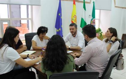 Reunión de los tres Ayuntamientos afectados con los alcaldes de Fuentes de Andalucía; la alcaldesa de La Luisiana y el alcalde de Cañada Rosal.
