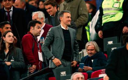 El entrenador de la selección española, Luis Enrique, a su llegada al palco del Camp Nou en el último Barcelona-Real Madrid. / EFE