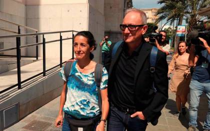 La madre de Gabriel Cruz, Patricia Ramírez, este martes, a su llegada a la Audiencia de Almería. / EFE