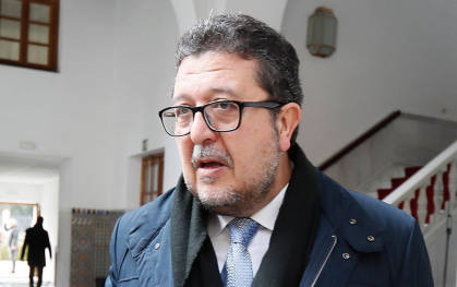 Serrano: «No se puede permitir que haya una kale borroka en la puerta del Parlamento»