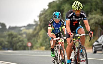 Ciclistas en ruta / Jesús Barrera