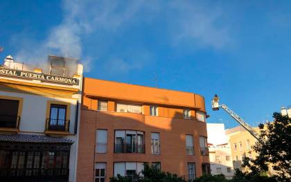 Extinguido un incendio en el hostal Puerta Carmona