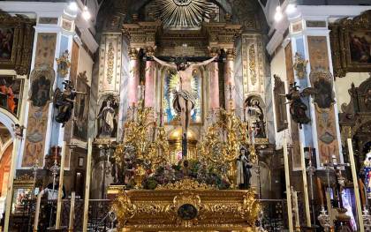 El Cristo de los Desamparados sobre el paso para sus cultos en el Santo Ángel. Foto: El Correo. 