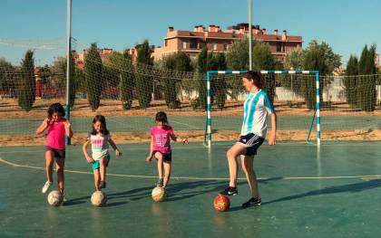 Sevilla tendrá la primera escuela de fútbol femenina que une deporte, idiomas y liderazgo