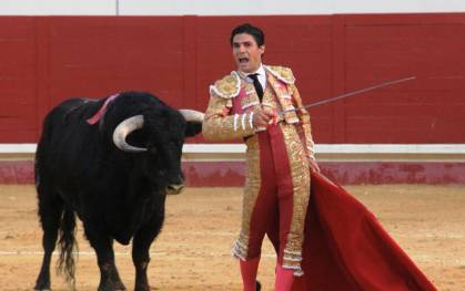 Pablo Aguado volvió a dar un golpe en la mesa a las puertas de Sevilla. Su actuación con los toros de Algarra marcó la diferencia. / Álvaro Pastor Torres
