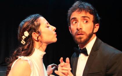 Baldo Ruiz y Paloma Calderón se cortejan en el teatro La Fundición
