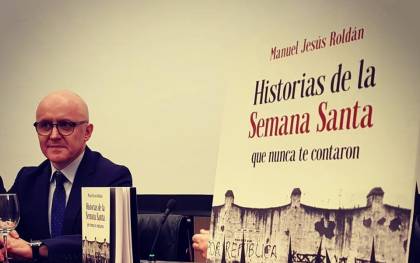 Manuel Jesús Roldán durante la presentación del libro, anoche. Foto: artesacro.org