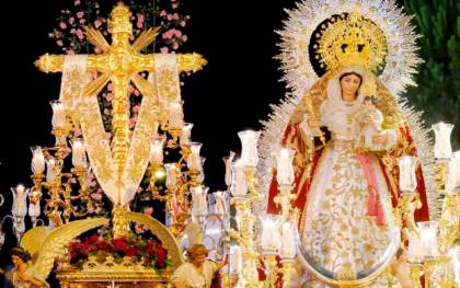 La Cruz de Arriba y la Virgen del Rosario, titulares de la hermandad.