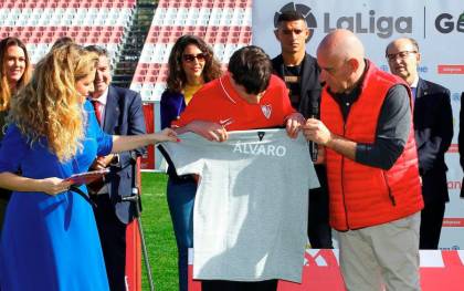 Telepizza contrata en una de sus tiendas a un jugador del Sevilla FC de la Liga Genuine