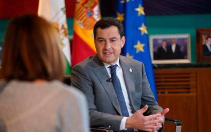 El presidente de la Junta durante la entrevista en Canal Sur. / El Correo
