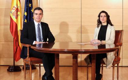 Arrimadas señala que «hoy más que ayer» el acuerdo entre PSOE, PP y Ciudadanos puede ser una realidad