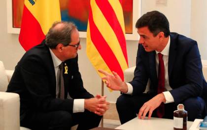 Quim Torra (i) junto a Pedro Sánchez (d) en un encuentro entre ambos dirigentes. / EFE