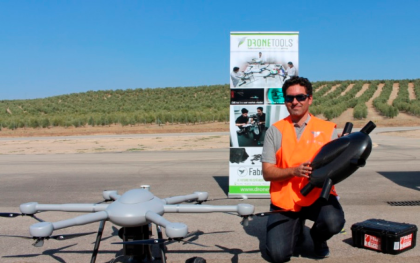 Jorge Gutiérrez, uno de los socios fundadores de la empresa sevillana Dronetools, especializada en la creación de drones con sofisticadas aplicaciones, que tiene abierta una oferta de empleo para incorporar a una persona en el puesto de desarrollador/a de software.