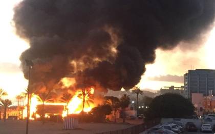 Incendio en el chiringuito Playa Padre de Marbella. EP