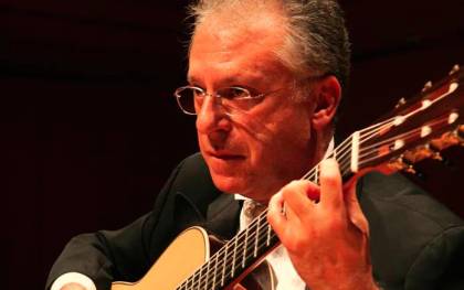 Pepe Romero es uno de los intérpretes españoles de guitarra clásica más aclamado tanto a nivel nacional como internacional. / Cartuja Center