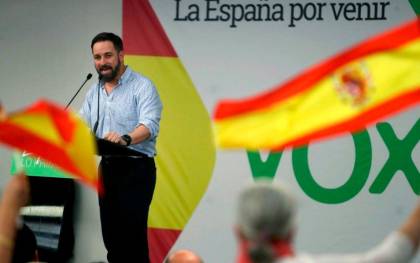 El presidente de Vox, Santiago Abascal, en un mitin. / EFE