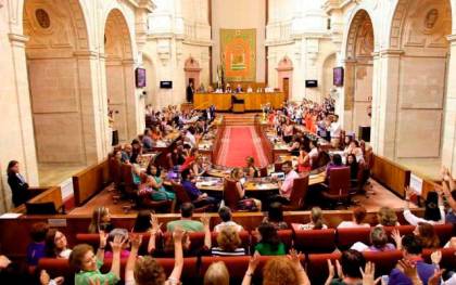 El Parlamento andaluz suspende su actividad esta semana