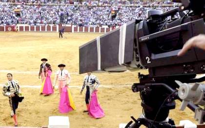 Retransmisión de una corrida de toros. / Foto: Nacho gallego - EFE