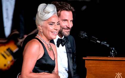 Lady Gaga (izq) y Bradley Cooper (dcha) actúan durante la 91º ceremonia de entrega de los premios Oscar. / EFE