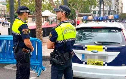 Agentes de la Policía Local de Valencia. / El Correo