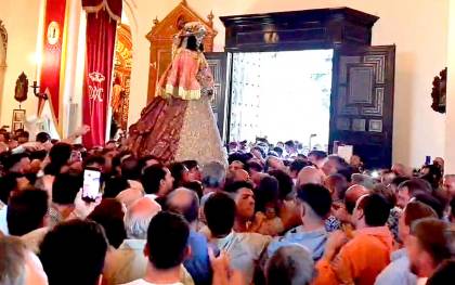 Salida de la Virgen del Rocío de la Parroquia. / Hermandad Matriz de Almonte