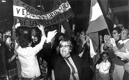 Andaluces festejando la votación del referéndum del 28-F. / Archivo El Correo