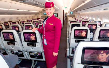 Interior de un avión de Qatar Airways.