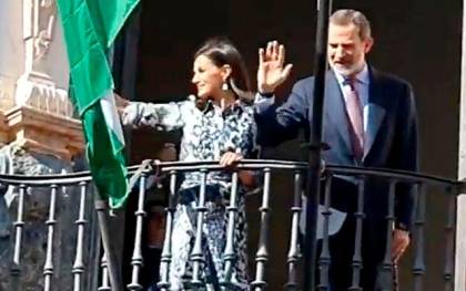 Écija se vuelca con los reyes Felipe VI y Letizia en su visita al municipio