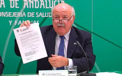 El consejero de Salud y Familias de la Junta de Andalucía, Jesús Aguirre, en la rueda de prensa.