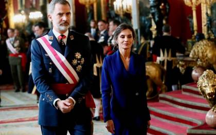 Los reyes abandona el Salón del Trono del Palacio Real tras finalizar la celebración de la Pascua Militar. / EFE - Mariscal