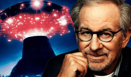 Steven Spielberg cree que el gobierno de Estados Unidos esconde información sobre OVNIS