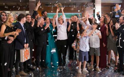  Ona Carbonell celebra el triunfo como ganadora de Masterchef Celebrity. / El Correo