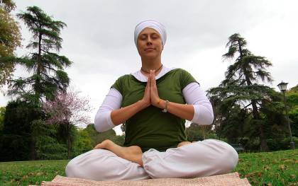 Mujer trianera, maestra de yoga y exploradora del mundo